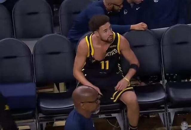 开云体育-勇狼大冲突！追梦锁喉戈贝尔 汤神被驱逐摔毛巾