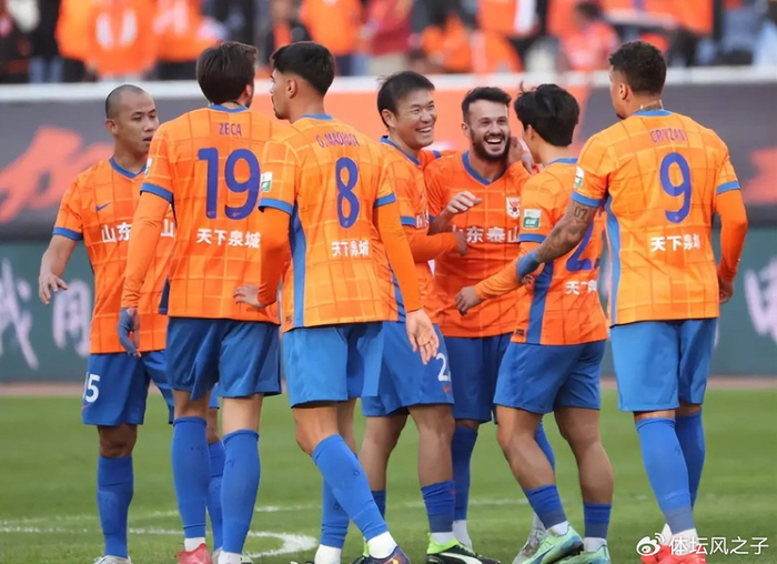 开云体育官网-泰山球迷心心念念大鱼终于要来了，身价1200万欧，年仅20岁|泰山队|西米奇|后防线|李平康|吉尔_新浪体育_新浪新闻