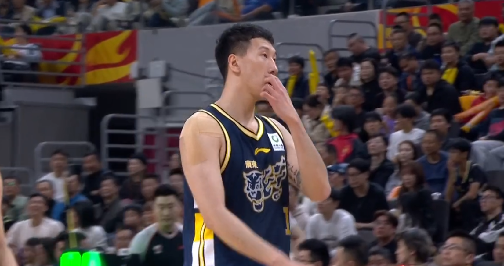 开云体育官网-看了阿旺奎因互相甩锅拒投三分的名场面，才知道广东队架构有多糟