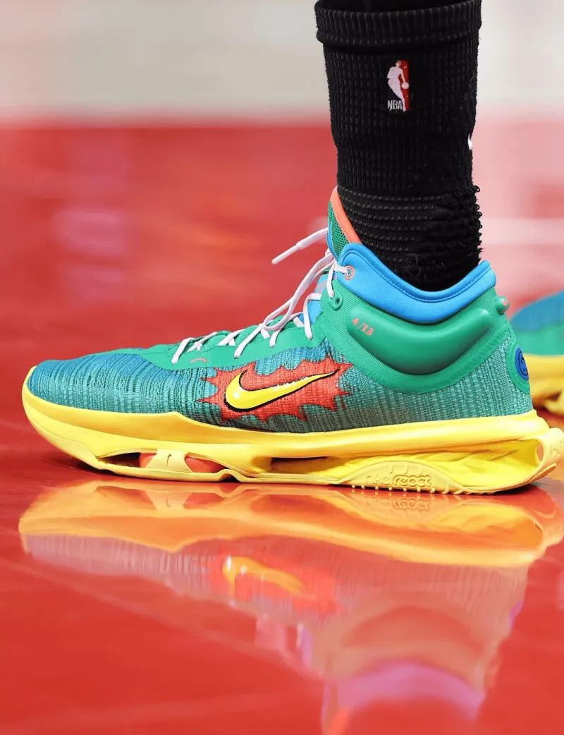 开云-唐斯穿着G.T Jump2，砍下20分10篮板10助攻2抢断